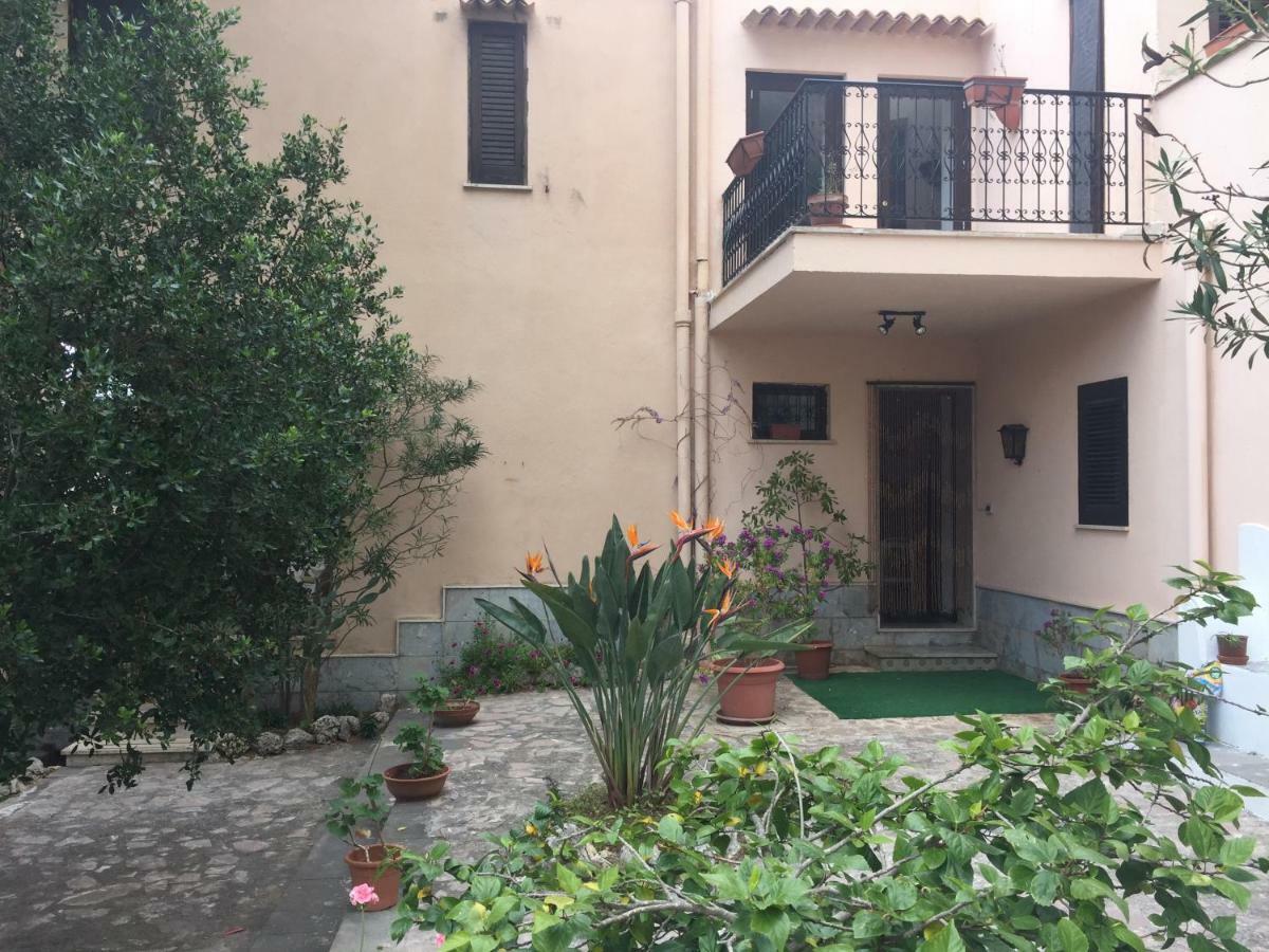 B&B Villa Il Carrubo San Vito Lo Capo Exteriör bild